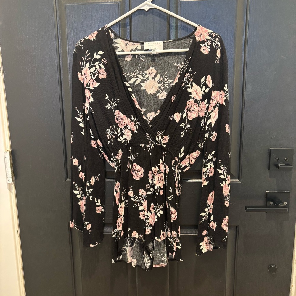 KENDALL & KYLIE Short‎ Black Floral Long Sleeve Romper SIZE XS Summer Vacation